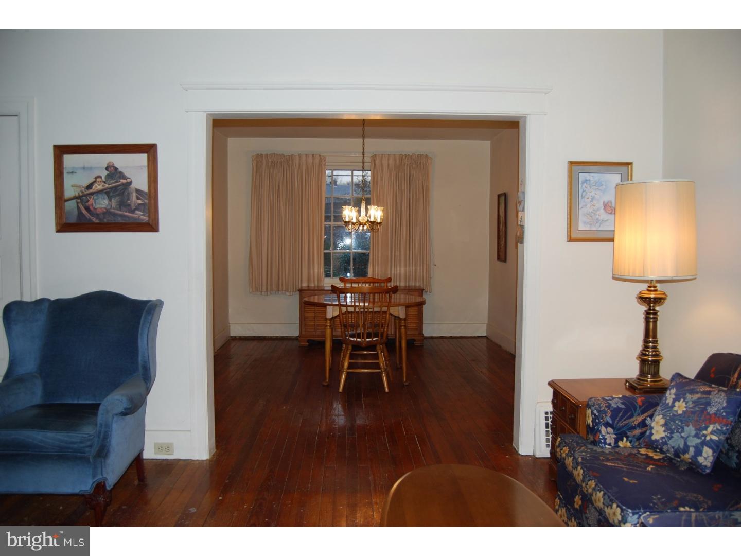 400 Sunset Road West Reading, PA 19611 - Photo 5 of 24 Living Room