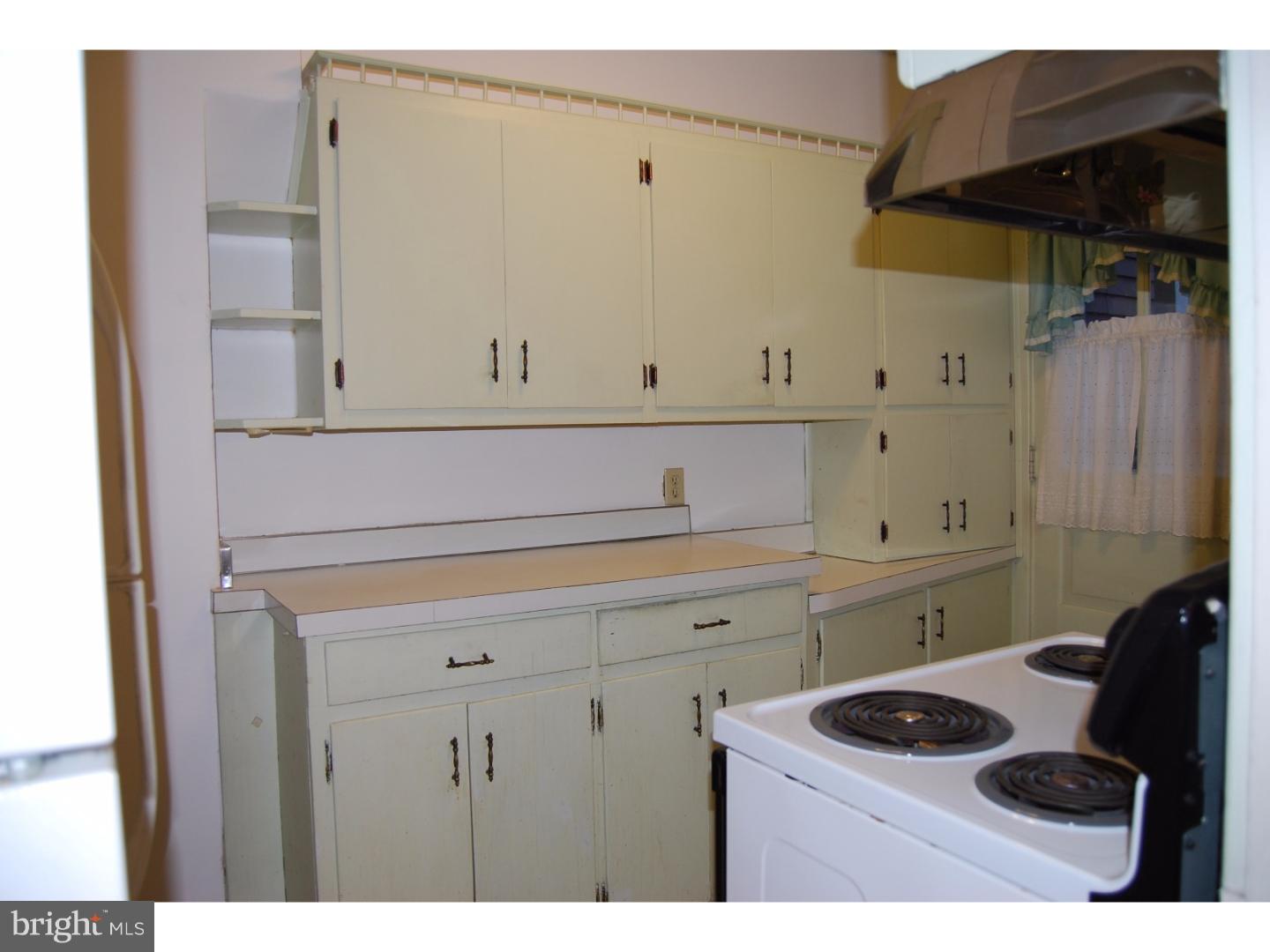 400 Sunset Road West Reading, PA 19611 - Photo 9 of 24 Kitchen