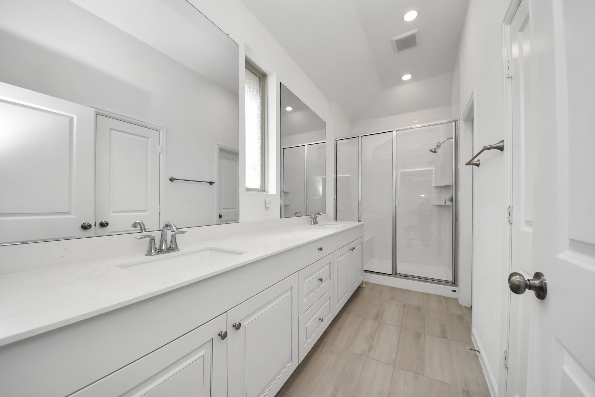 15623 Red Panda Road Conroe, TX 77302 - Photo 17 of 37 Primary Ensuite Bath