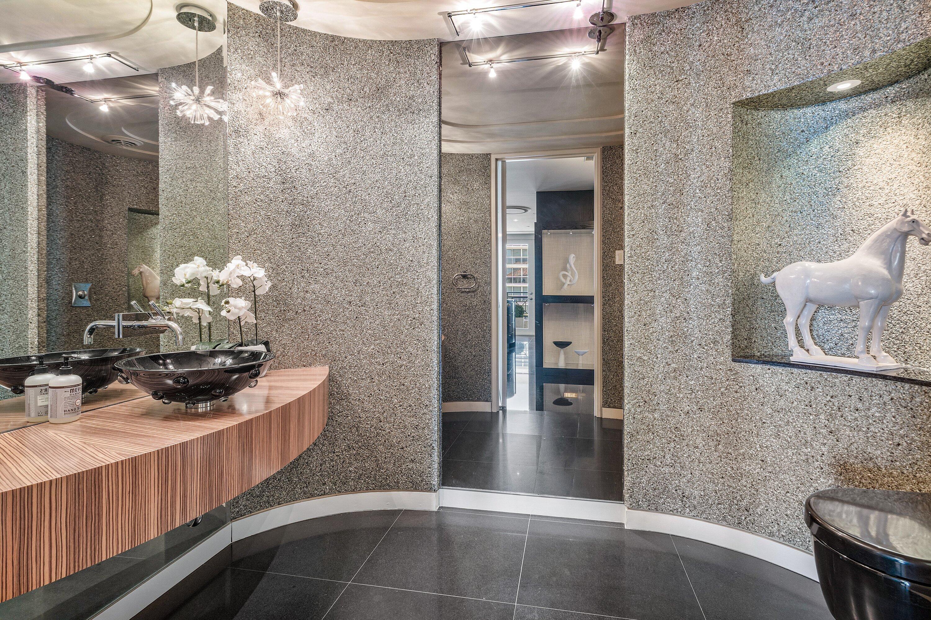 400 South Ocean Boulevard, Unit PH2 Boca Raton, FL 33432 - Photo 17 of 58 Powder Room