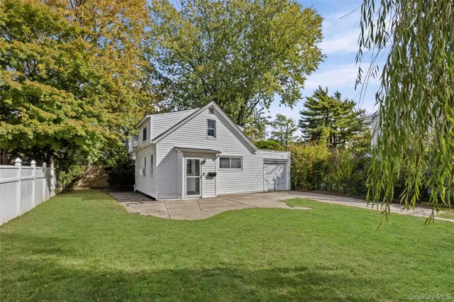 $489,000 | 136 North Delaware Avenue, Lindenhurst, NY 11757