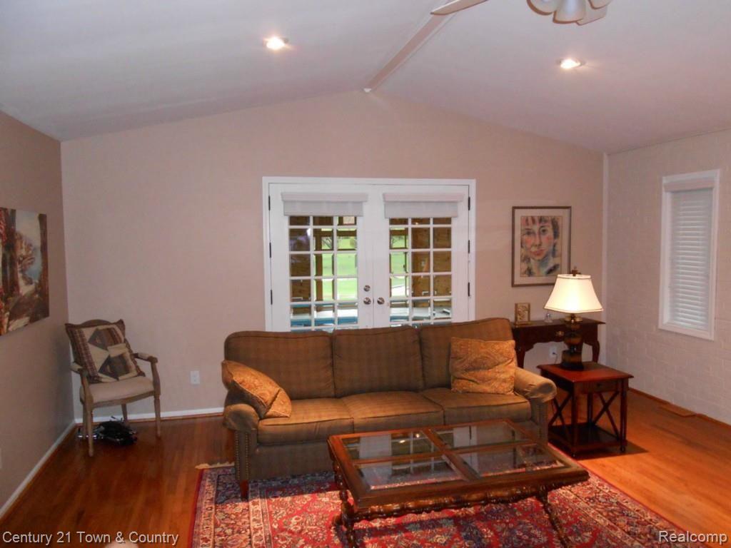 574 Snowmass Drive Rochester, MI 48309 - Photo 18 of 56 Grt Rm 1.jpg