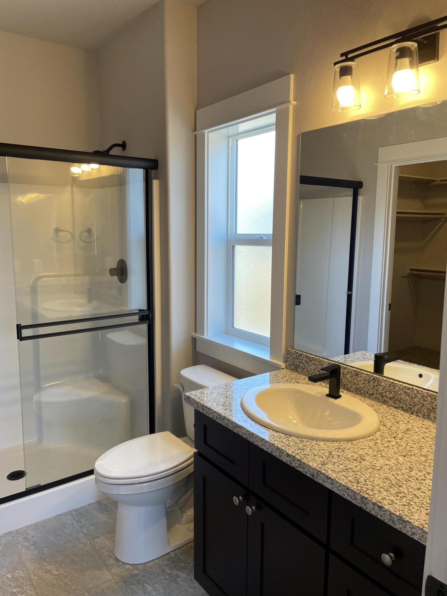 2761 Roberts Road Medford, OR 97504 - Photo 12 of 19 Master Bath