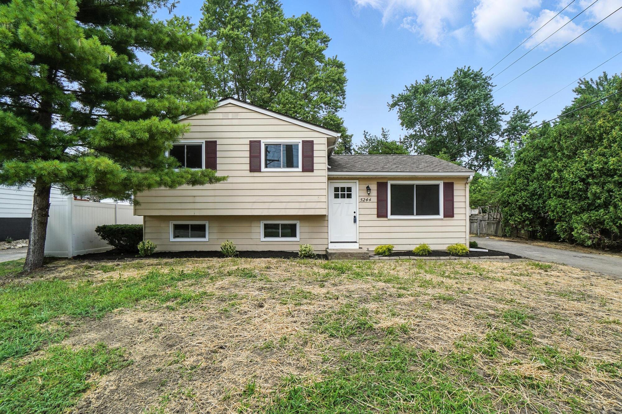 5244 Refugee Road Columbus, OH 43232 - Photo 1 of 34 001