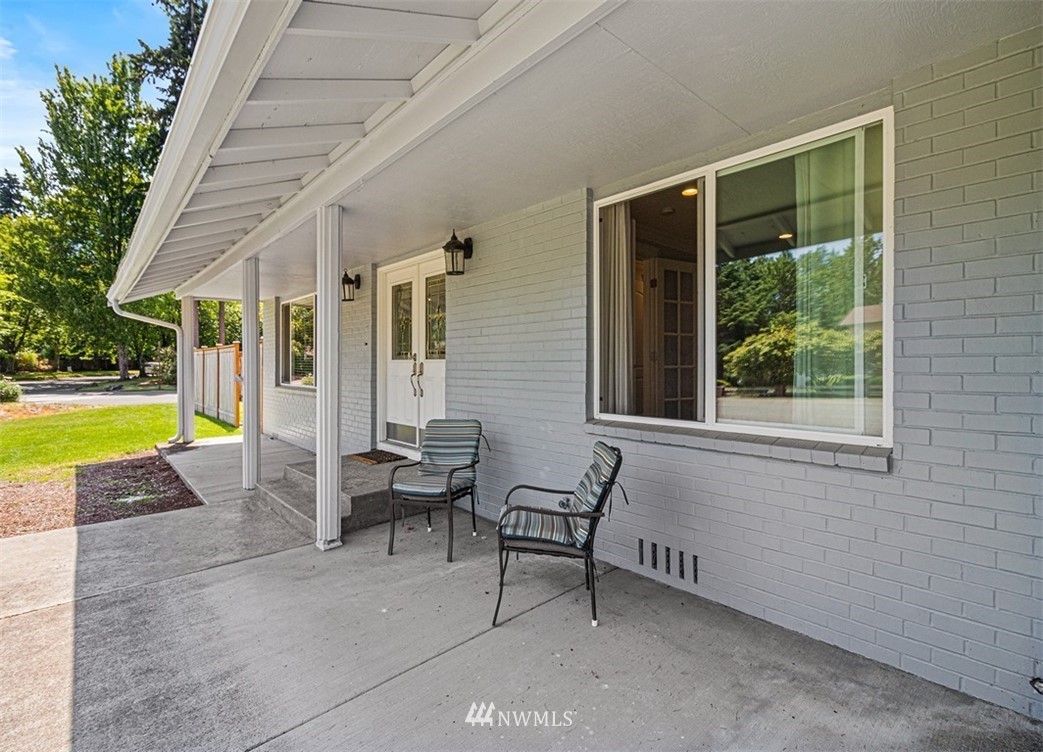 17863 157th Avenue Southeast Renton, WA 98058 - Photo 3 of 40 Gallery Image 3