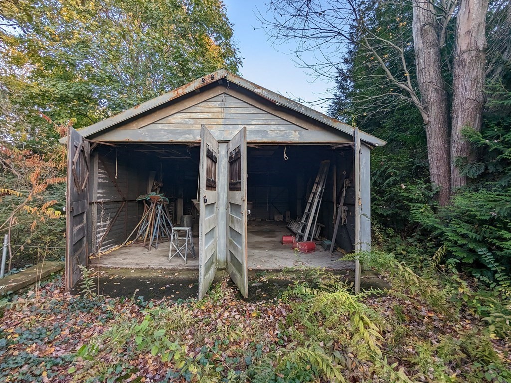 17 Risley Road Marblehead, MA 01945 - Photo 3 of 10 Gallery Image 3