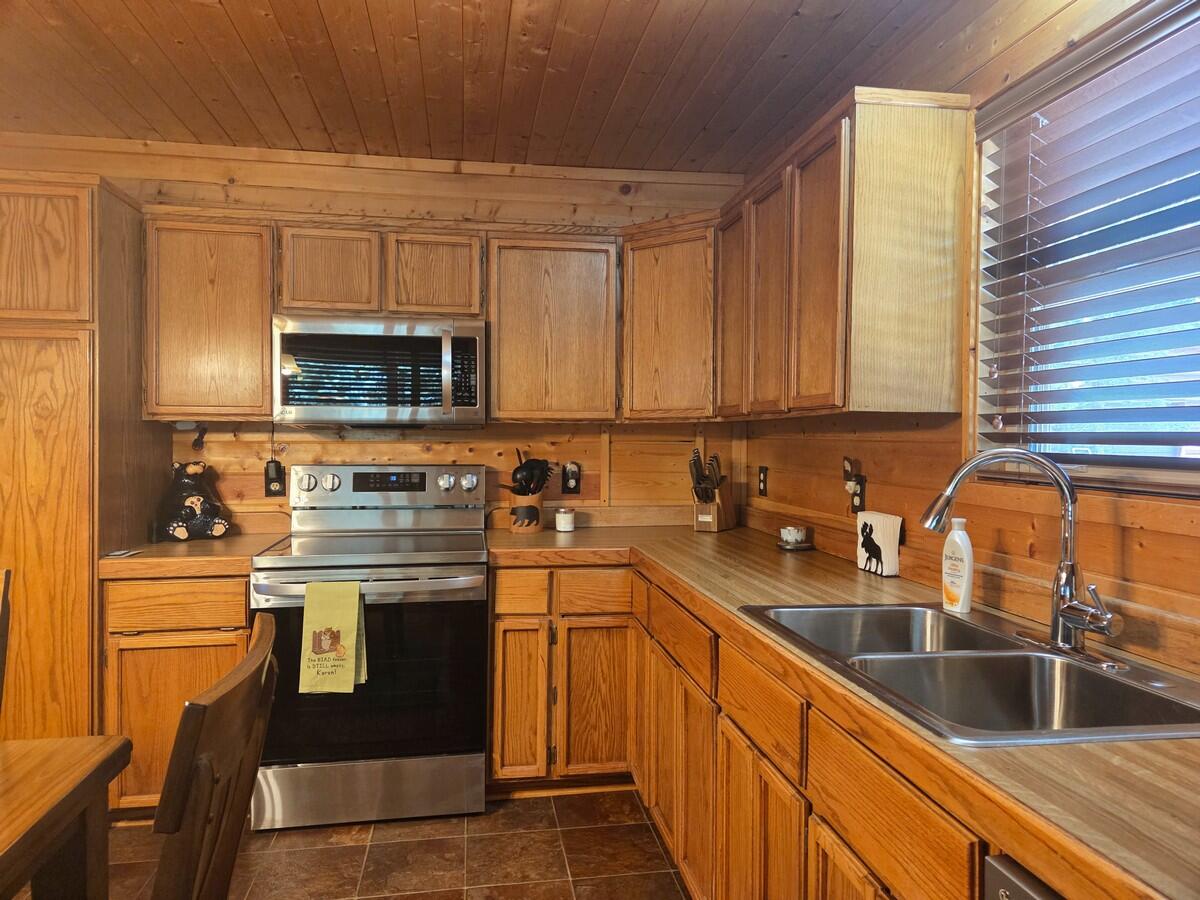 95 East Rim Road Duck Creek Village, UT 84762 - Photo 7 of 49 Kitchen2