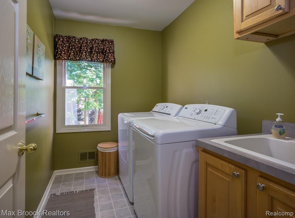 819 Rambling Drive Rochester Hills, MI 48307 - Photo 25 of 32