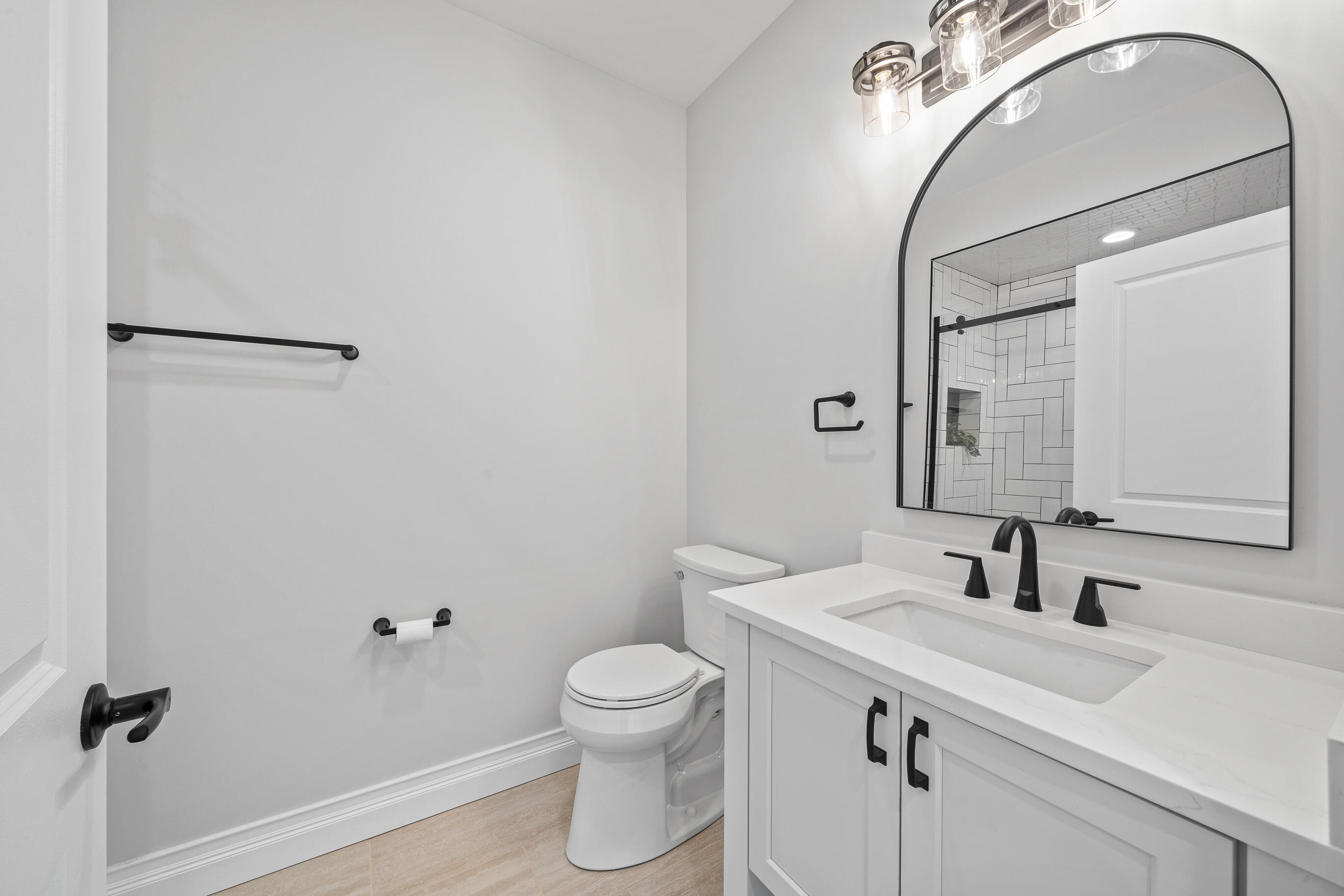 1703 Links Road, Unit 5708 Geneva, WI 53147 - Photo 12 of 66 hall bath