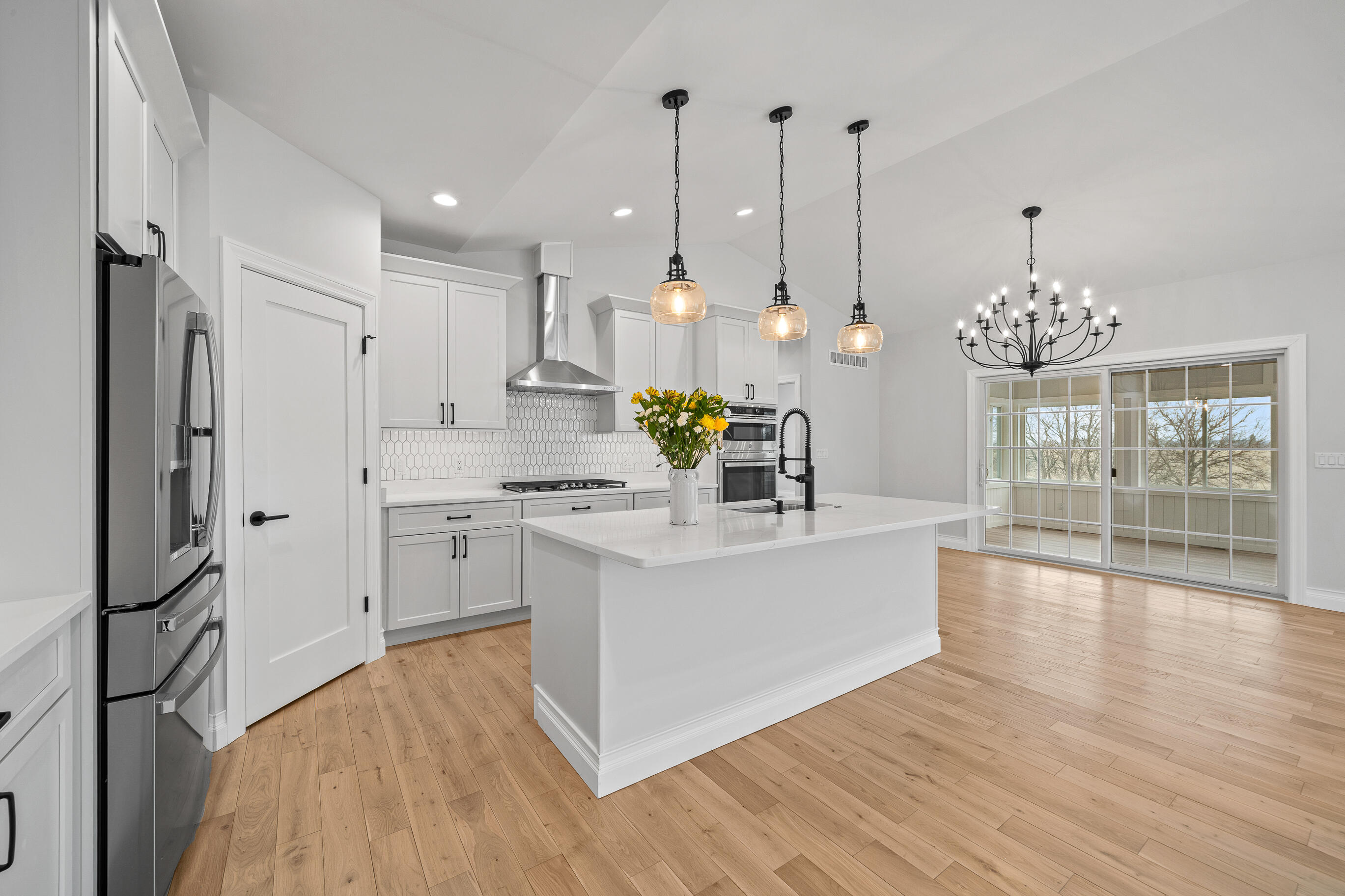 1703 Links Road, Unit 5708 Geneva, WI 53147 - Photo 14 of 66 kitchen/bar