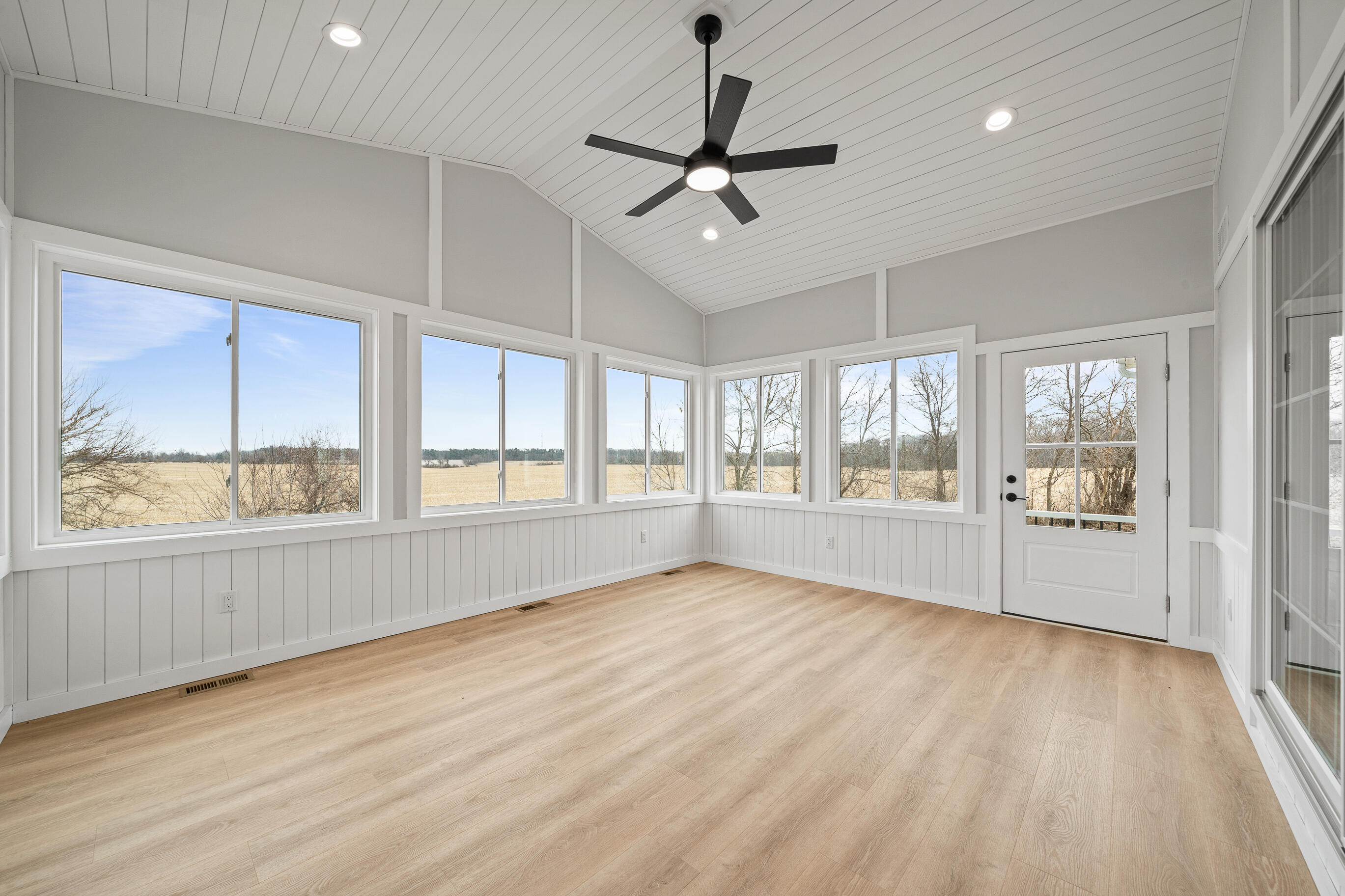 1703 Links Road, Unit 5708 Geneva, WI 53147 - Photo 18 of 66 4 season room