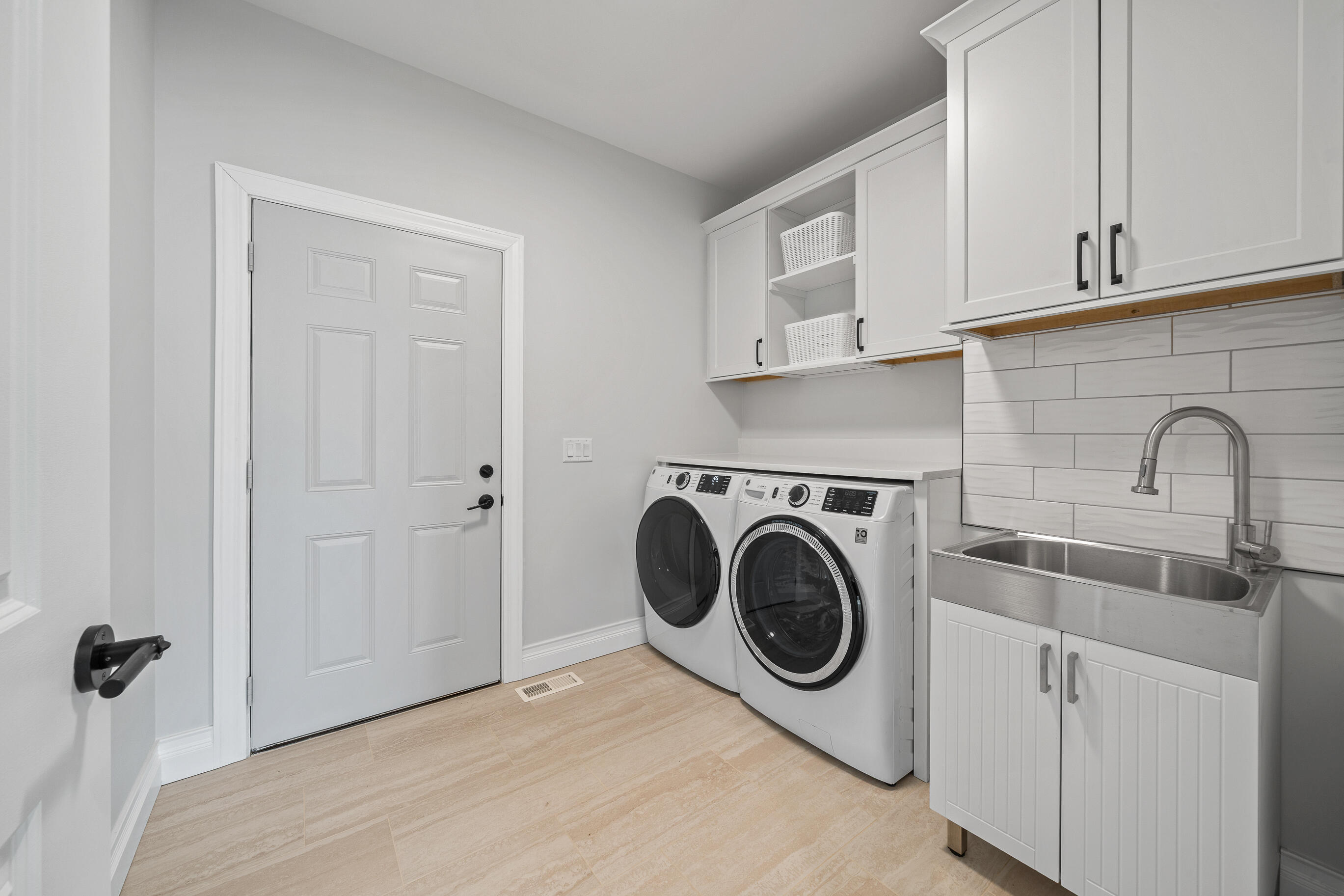 1703 Links Road, Unit 5708 Geneva, WI 53147 - Photo 22 of 66 laundry rm