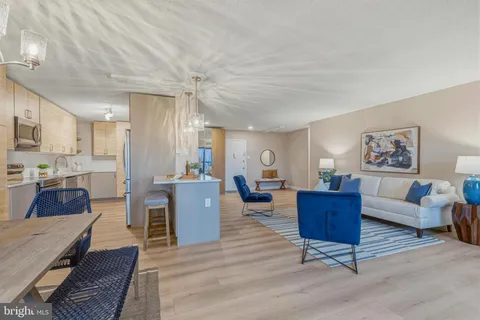 $480,000 | 309 Yoakum Parkway, Unit 1003, Alexandria, VA 22304