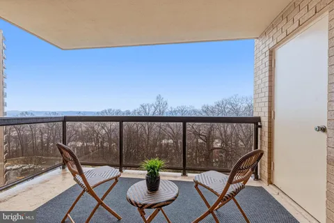 $480,000 | 309 Yoakum Parkway, Unit 1003, Alexandria, VA 22304