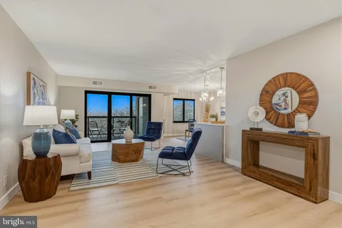 $480,000 | 309 Yoakum Parkway, Unit 1003, Alexandria, VA 22304