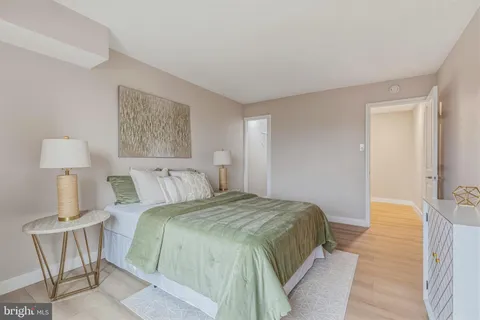 $480,000 | 309 Yoakum Parkway, Unit 1003, Alexandria, VA 22304