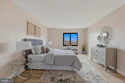 $480,000 | 309 Yoakum Parkway, Unit 1003, Alexandria, VA 22304