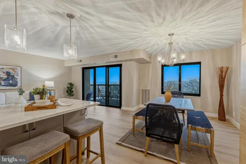 $480,000 | 309 Yoakum Parkway, Unit 1003, Alexandria, VA 22304