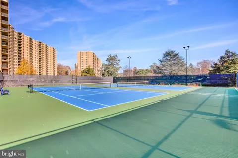 $480,000 | 309 Yoakum Parkway, Unit 1003, Alexandria, VA 22304