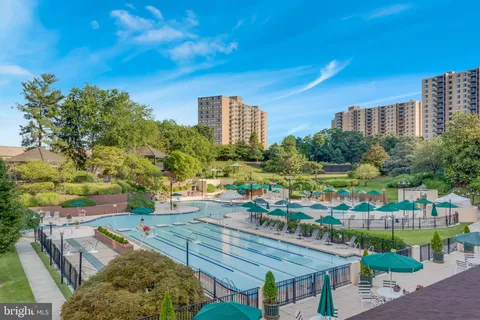 $480,000 | 309 Yoakum Parkway, Unit 1003, Alexandria, VA 22304