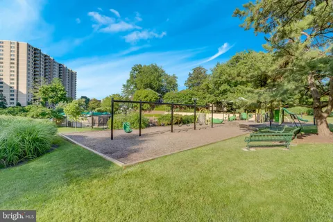 $480,000 | 309 Yoakum Parkway, Unit 1003, Alexandria, VA 22304