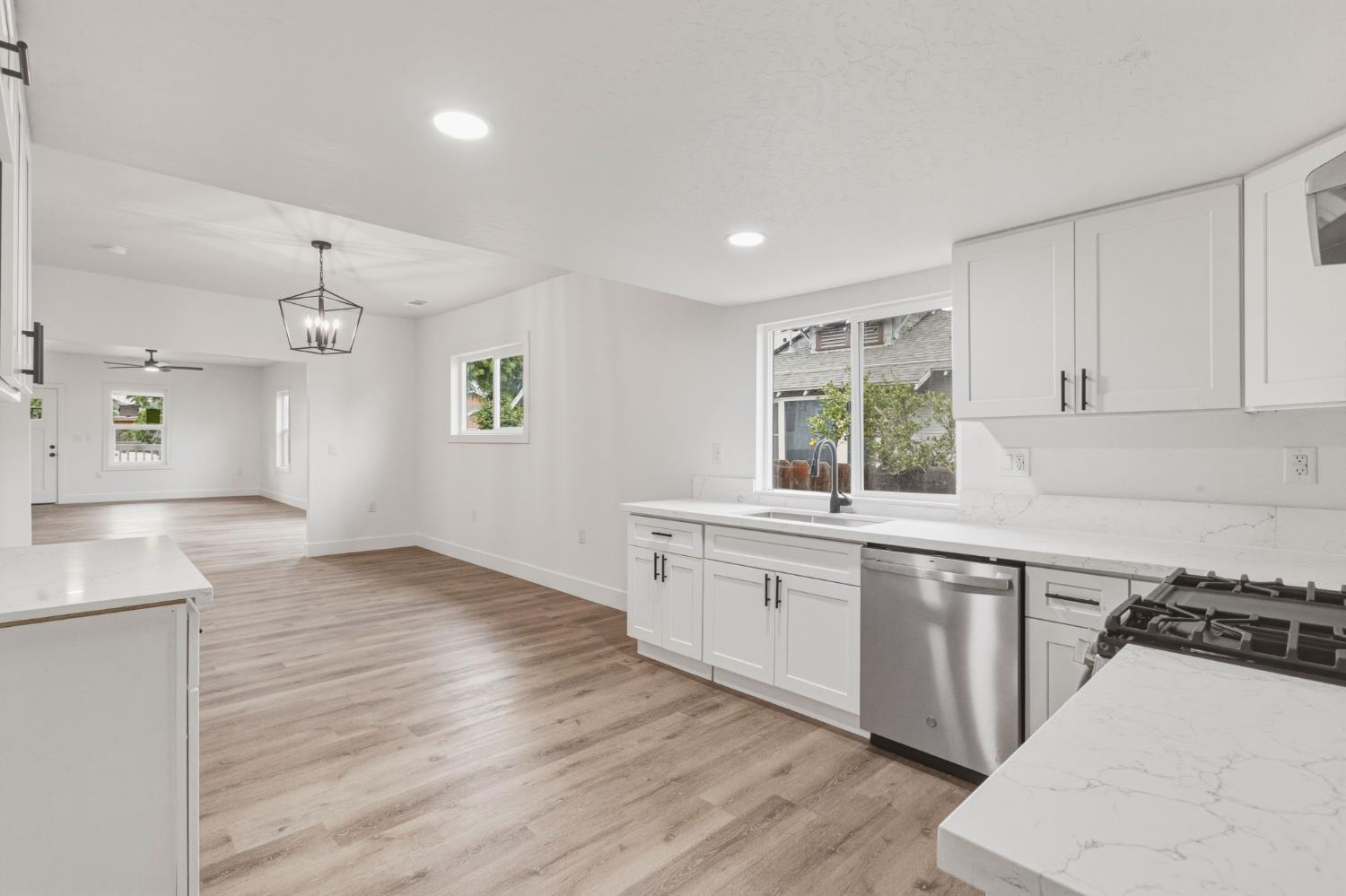 1127 J Street Reedley, CA 93654 - Photo 8 of 25