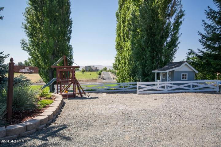 11301 Zier Road Yakima, WA 98908 - Photo 9 of 14 a house with trees in front of it