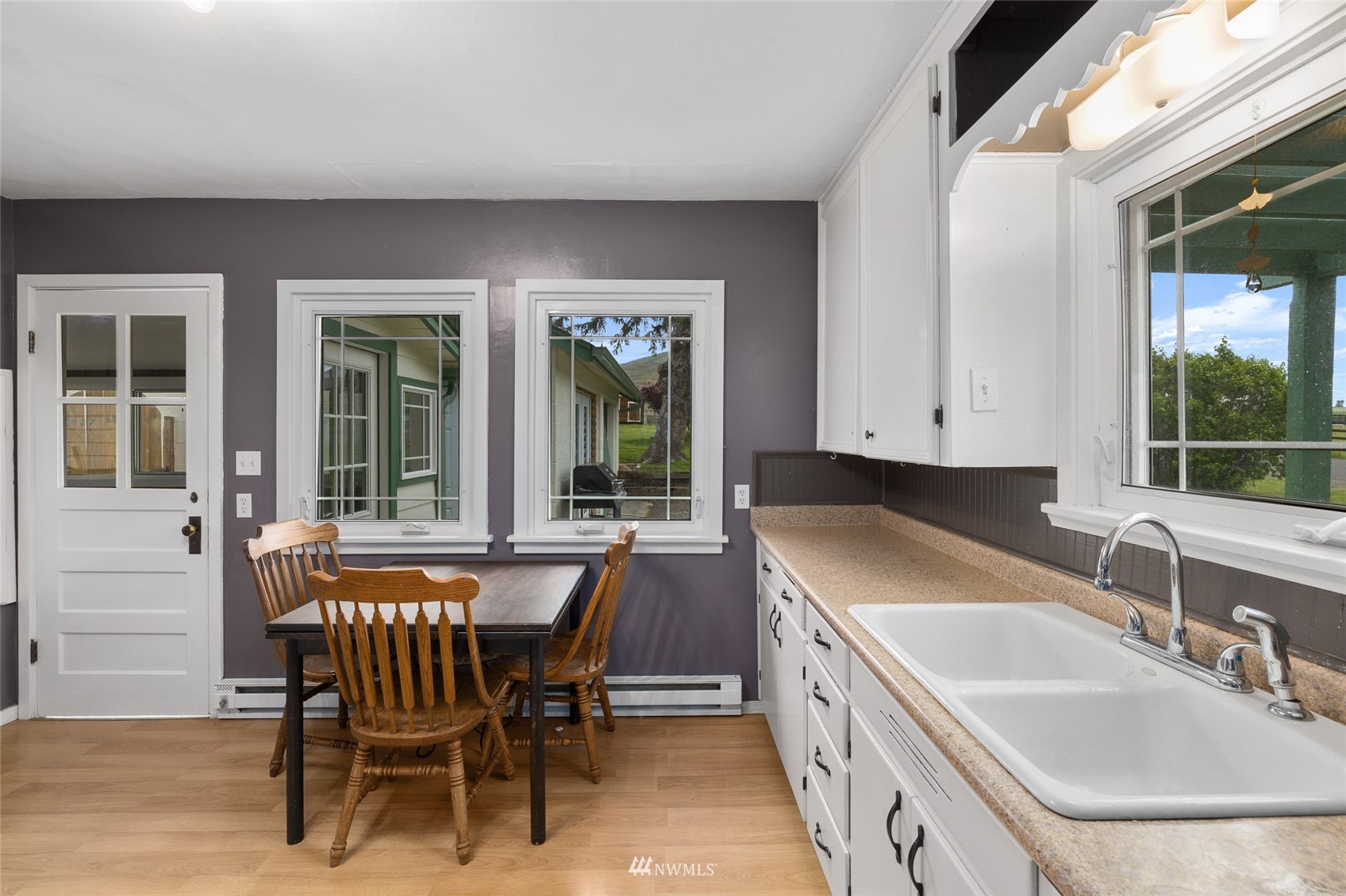 7811 4th Parallel Road Ellensburg, WA 98926 - Photo 14 of 32 a kitchen that has a sink and a chair in it