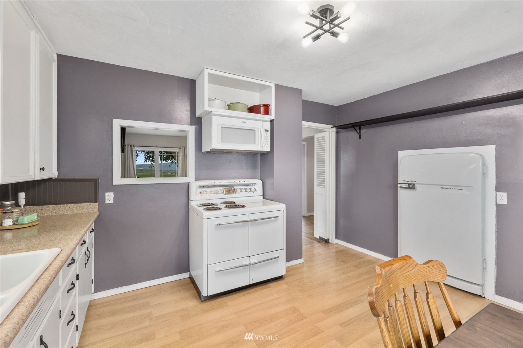 7811 4th Parallel Road Ellensburg, WA 98926 - Photo 15 of 32 a kitchen with a stove and a sink