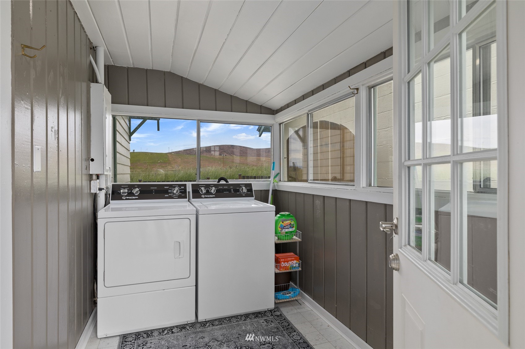 7811 4th Parallel Road Ellensburg, WA 98926 - Photo 21 of 32 a room with storage and utility