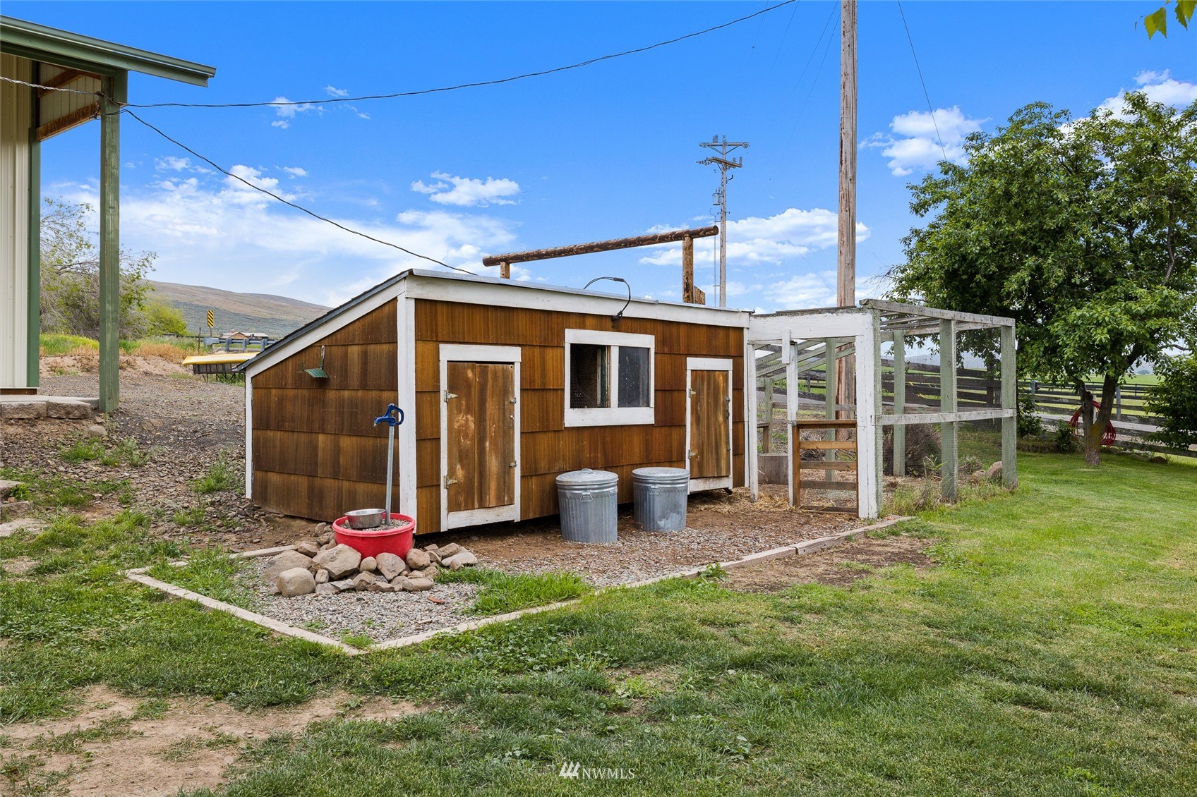 7811 4th Parallel Road Ellensburg, WA 98926 - Photo 25 of 32 a view of a house with backyard and porch