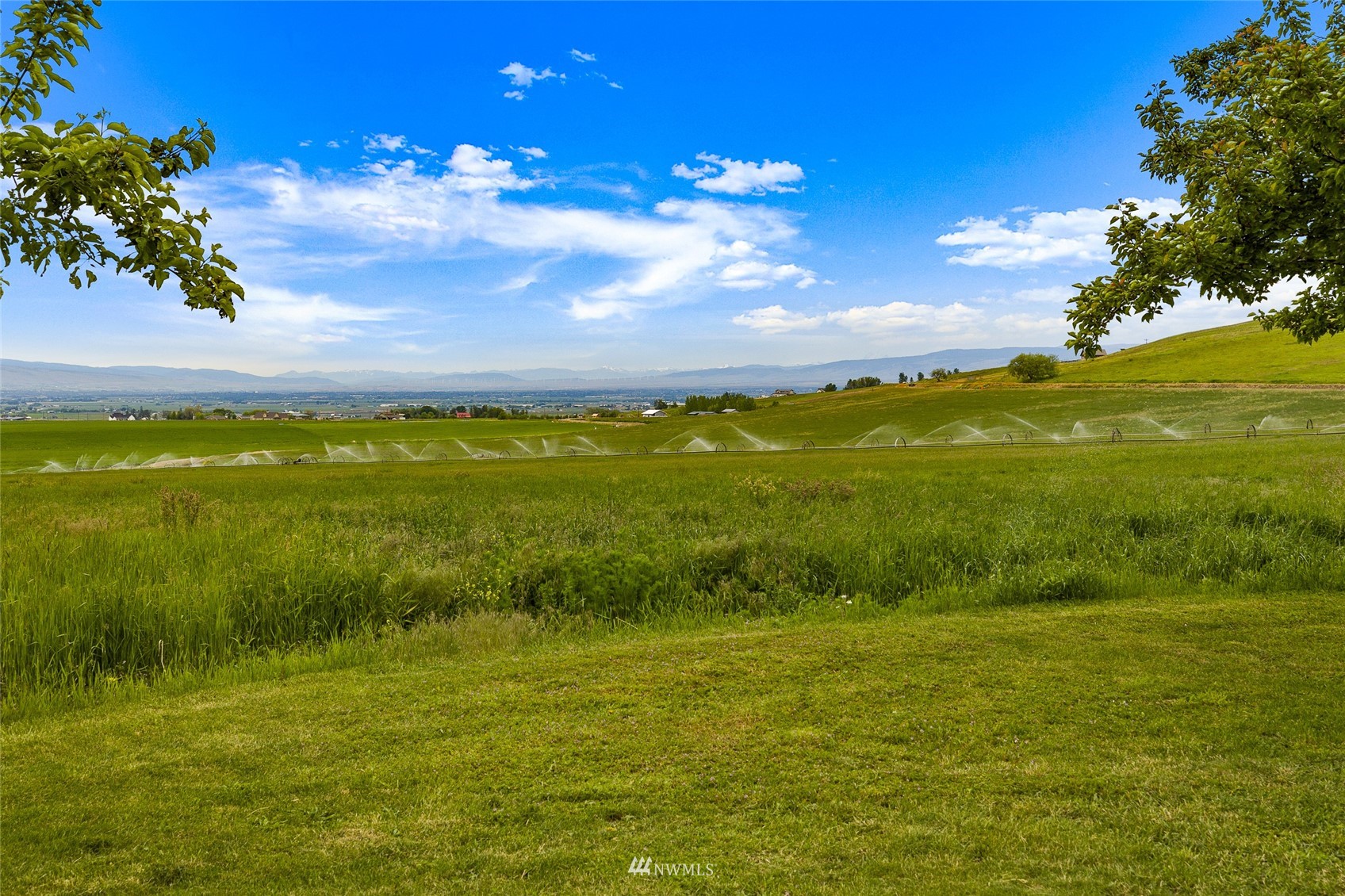 7811 4th Parallel Road Ellensburg, WA 98926 - Photo 28 of 32 a view of an ocean from a yard