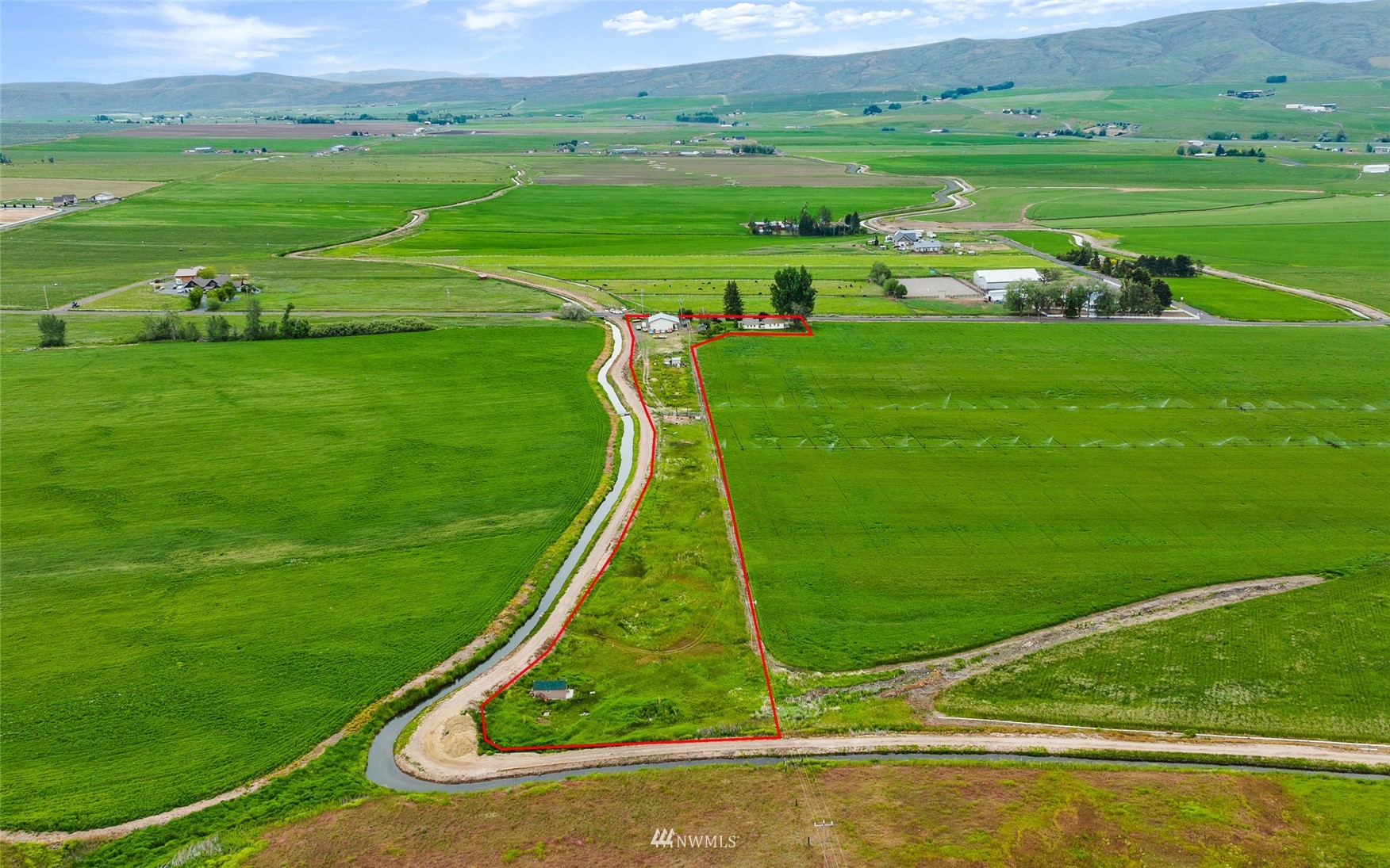 7811 4th Parallel Road Ellensburg, WA 98926 - Photo 29 of 32 a view of a field with sitting area