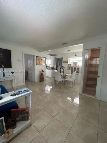 $6,000 | 1101 Southwest 17th Avenue, Miami, FL 33135