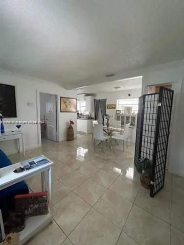 $6,000 | 1101 Southwest 17th Avenue, Miami, FL 33135