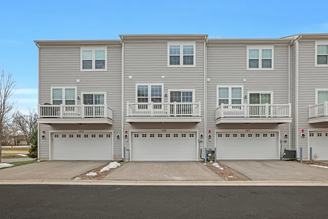 $3,250 | 155 Canterbury Way, Lake Zurich, IL 60047