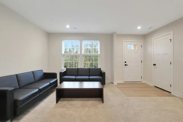 $3,250 | 155 Canterbury Way, Lake Zurich, IL 60047