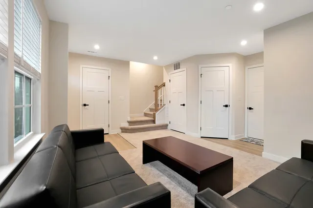 $3,250 | 155 Canterbury Way, Lake Zurich, IL 60047