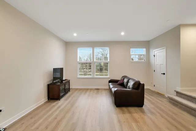 $3,250 | 155 Canterbury Way, Lake Zurich, IL 60047