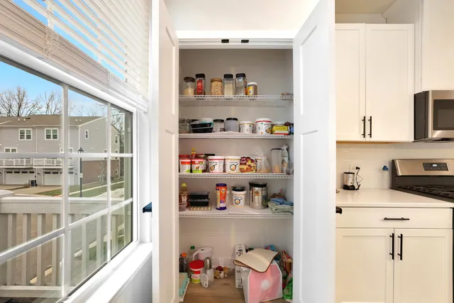 $3,250 | 155 Canterbury Way, Lake Zurich, IL 60047