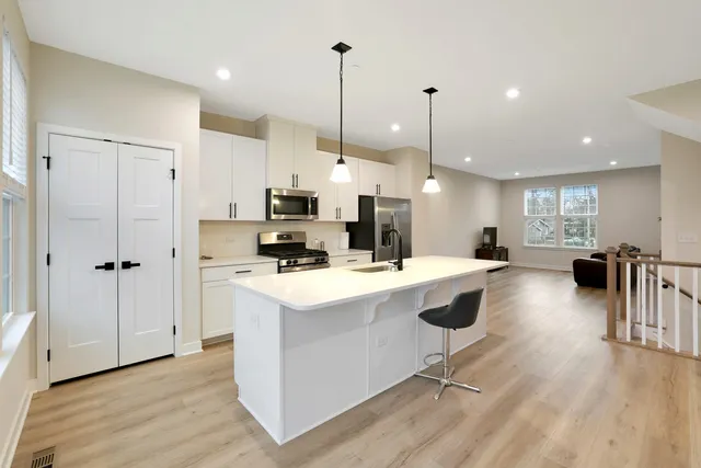 $3,250 | 155 Canterbury Way, Lake Zurich, IL 60047