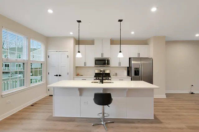 $3,250 | 155 Canterbury Way, Lake Zurich, IL 60047