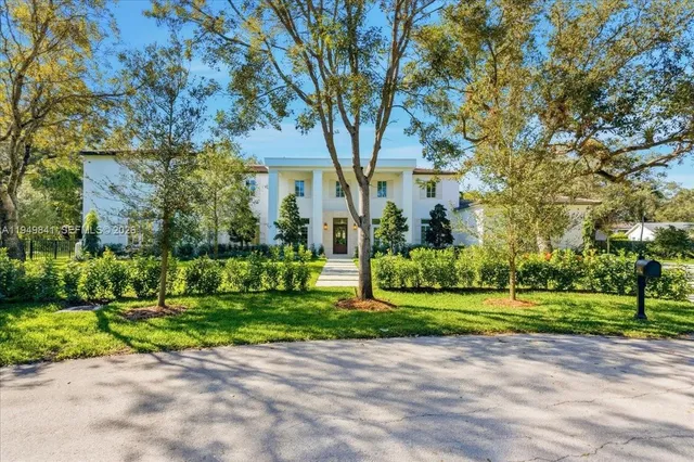 $7,400,000 | 5940 Southwest 100th Terrace, Pinecrest, FL 33156