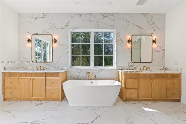 $7,400,000 | 5940 Southwest 100th Terrace, Pinecrest, FL 33156