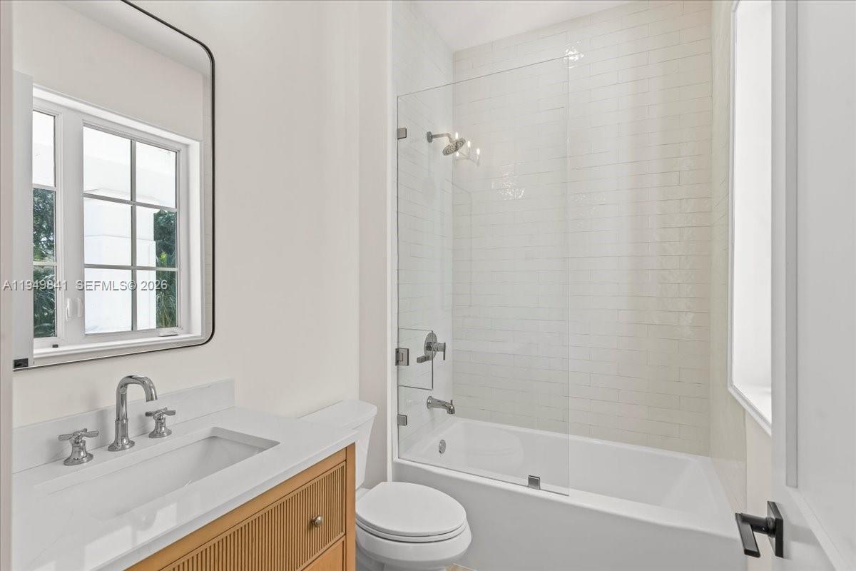 5940 Southwest 100th Terrace Pinecrest, FL 33156 - Photo 43 of 52 Bathroom 3