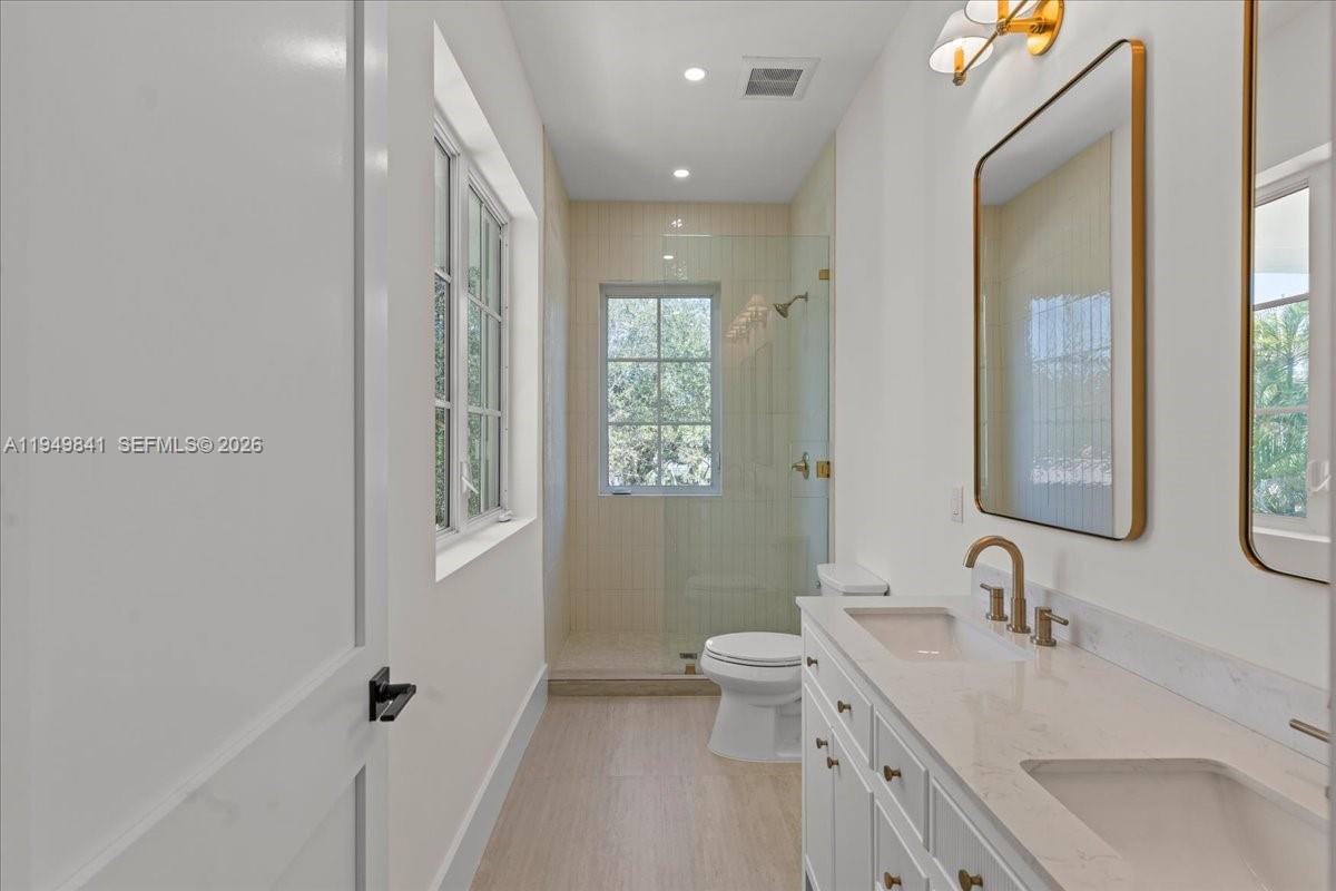 5940 Southwest 100th Terrace Pinecrest, FL 33156 - Photo 48 of 52 Bathroom 6