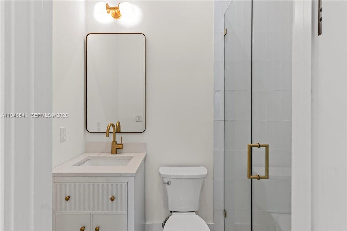 5940 Southwest 100th Terrace Pinecrest, FL 33156 - Photo 50 of 52 Bathroom 7