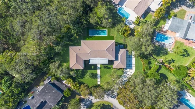 $7,400,000 | 5940 Southwest 100th Terrace, Pinecrest, FL 33156