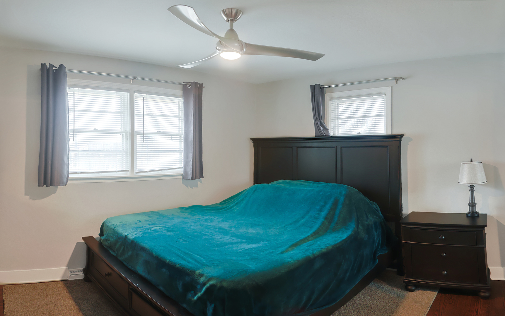 227 North Butterfield Road Libertyville, IL 60048 - Photo 13 of 27 a bedroom with a bed and a window