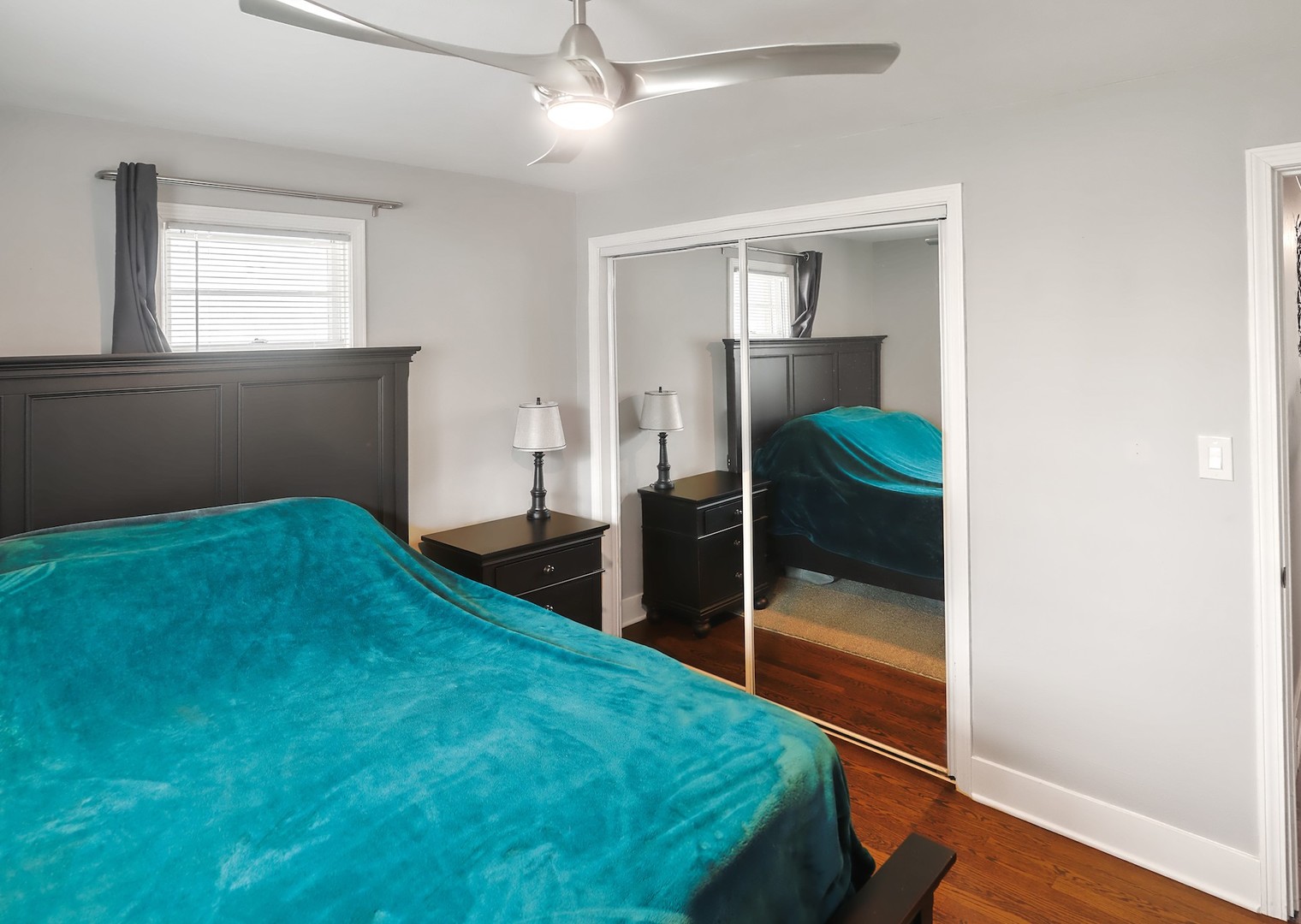 227 North Butterfield Road Libertyville, IL 60048 - Photo 14 of 27 a bedroom with a bed and a window